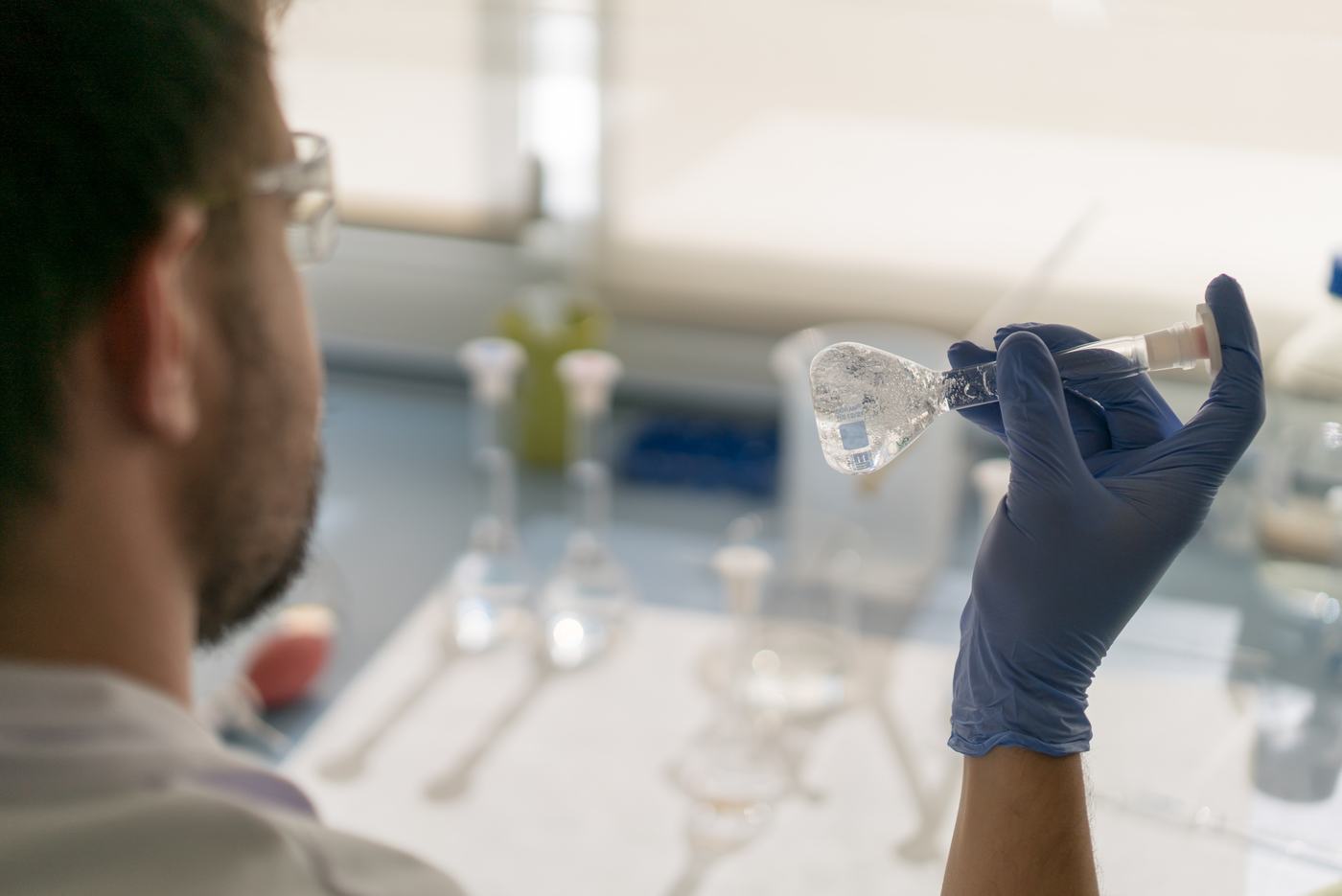 Formulation development services by scientist in R&D lab